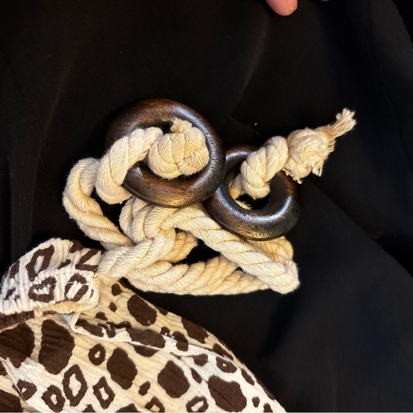 Charlotte Russe Cream Sleeveless Graphic Tank Top - Picture 4 of 6